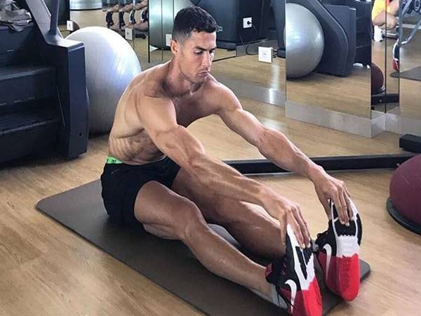 Siêu sao bóng đá Ronaldo tập luyện bao nhiêu tiếng một ngày