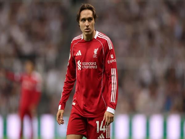 Tin CLB Liverpool 5/9: Ngumoha chiếm suất Chiesa